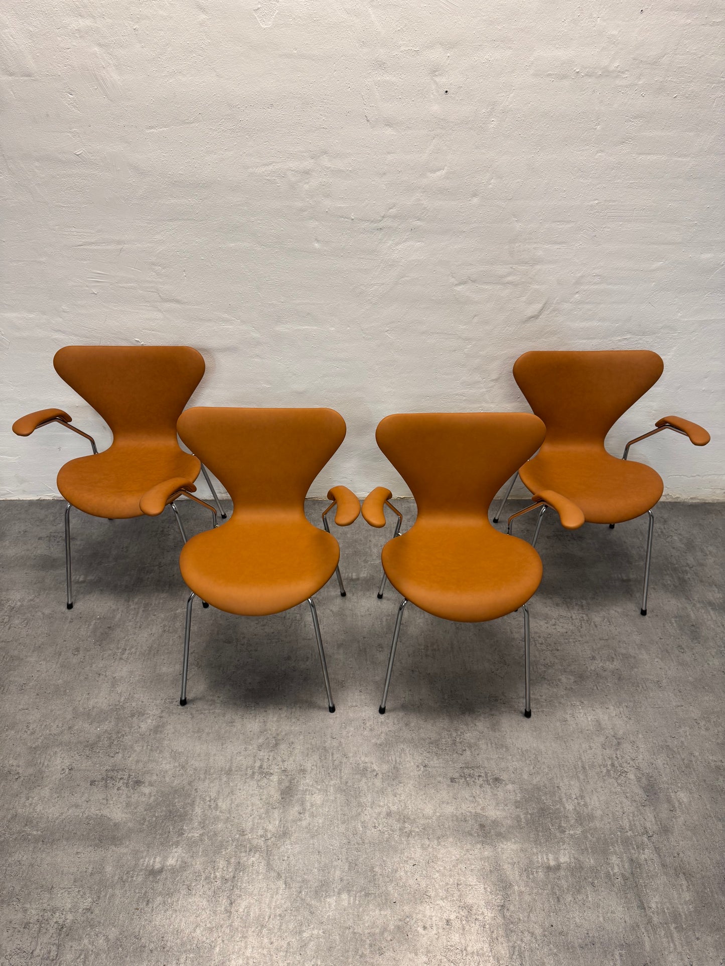 Nypolstret Arne Jacobsen ‘3207’ Fritz Hansen.