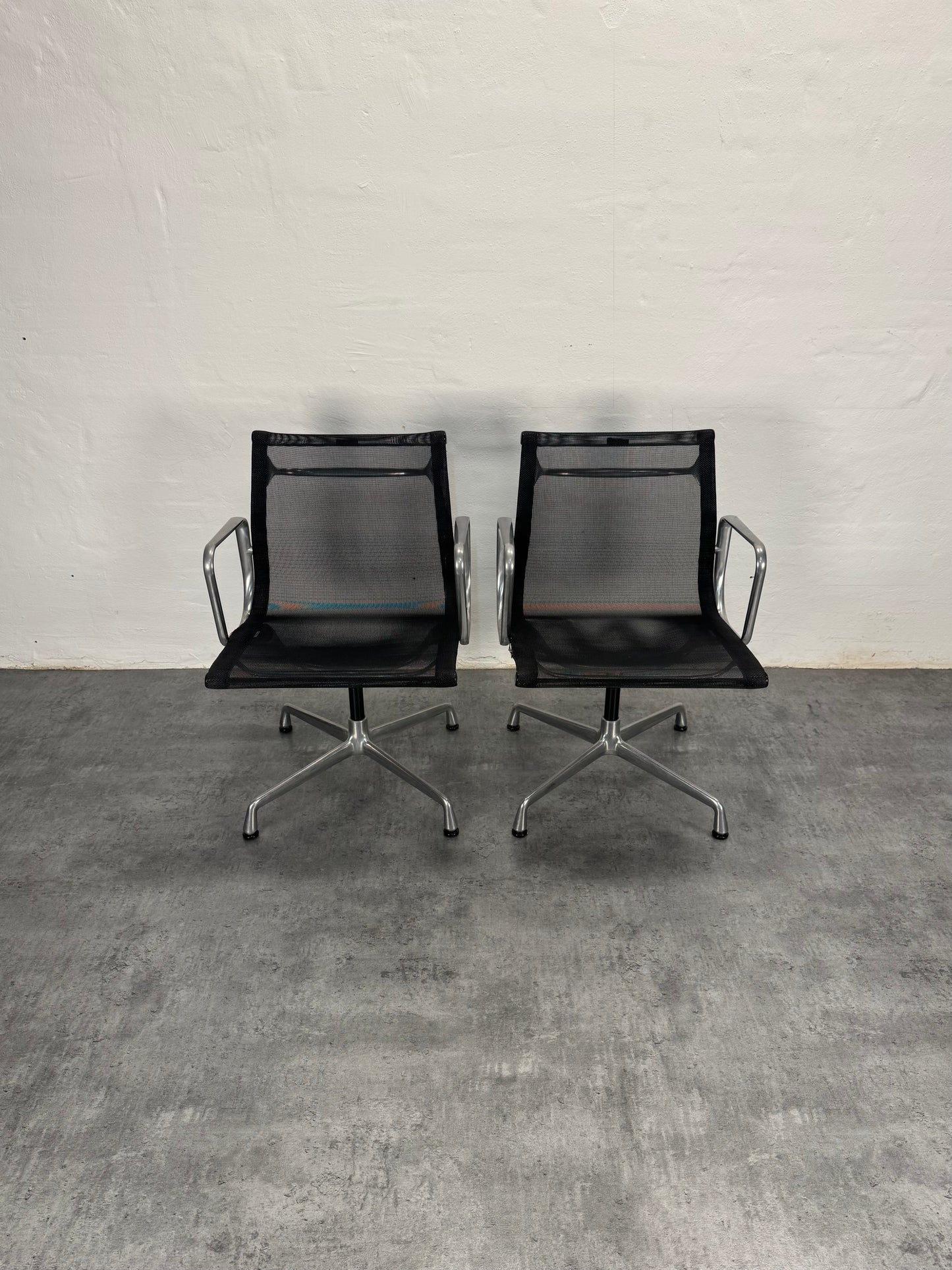 Charles Eames ‘EA107’ kontorstol, Vitra.