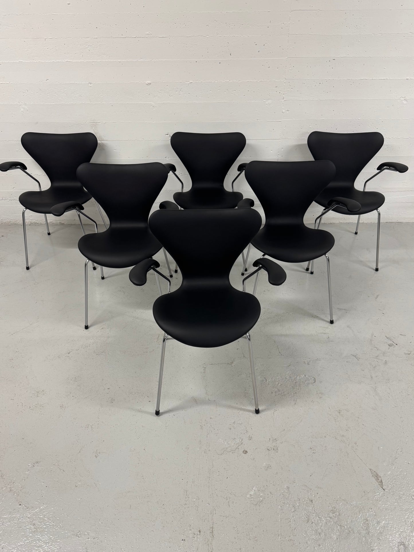 Nypolstret Arne Jacobsen ‘Syveren/3207’ Fritz Hansen.
