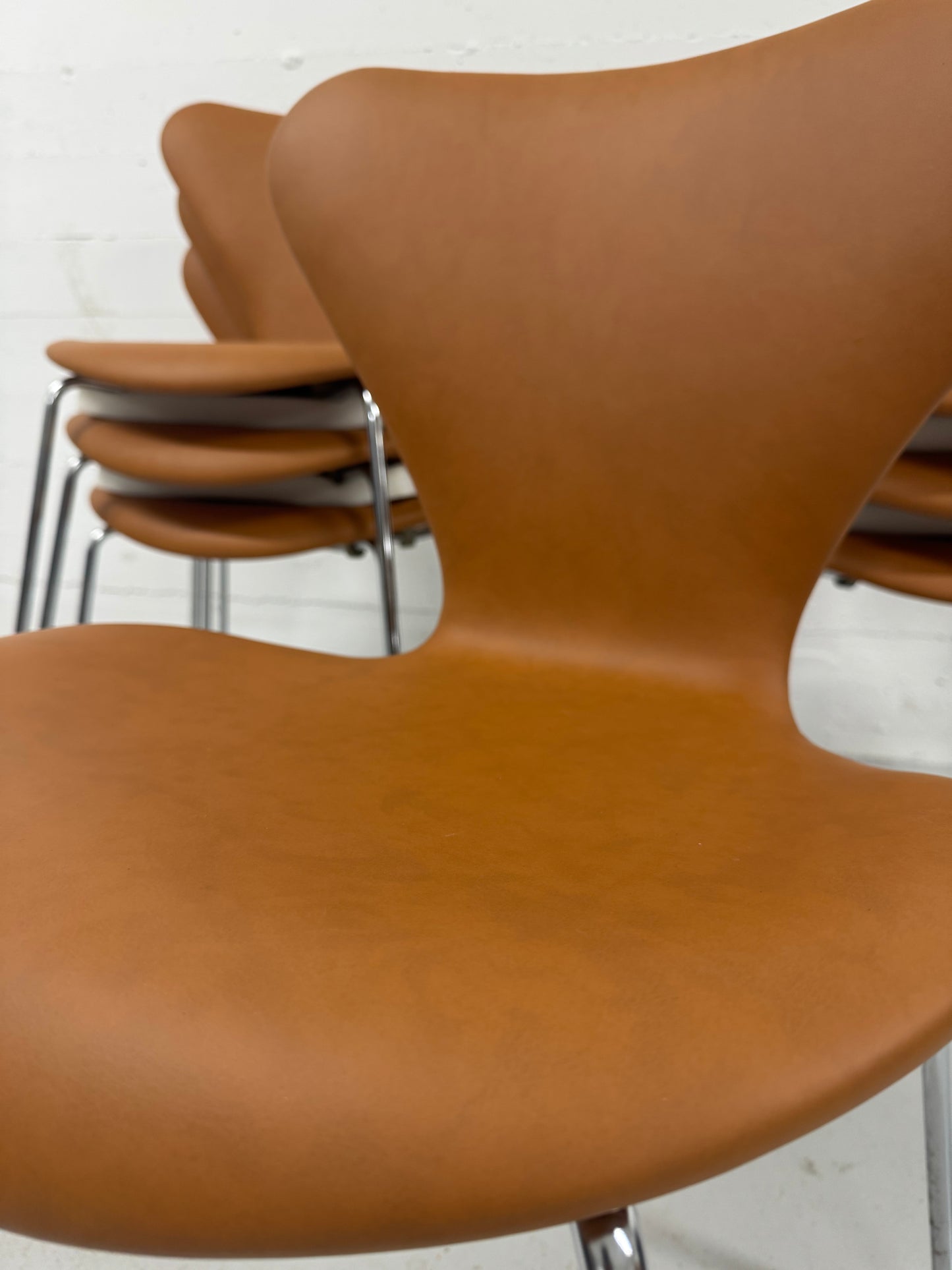 Nypolstret Arne Jacobsen ‘Syveren/3107’ Fritz Hansen.