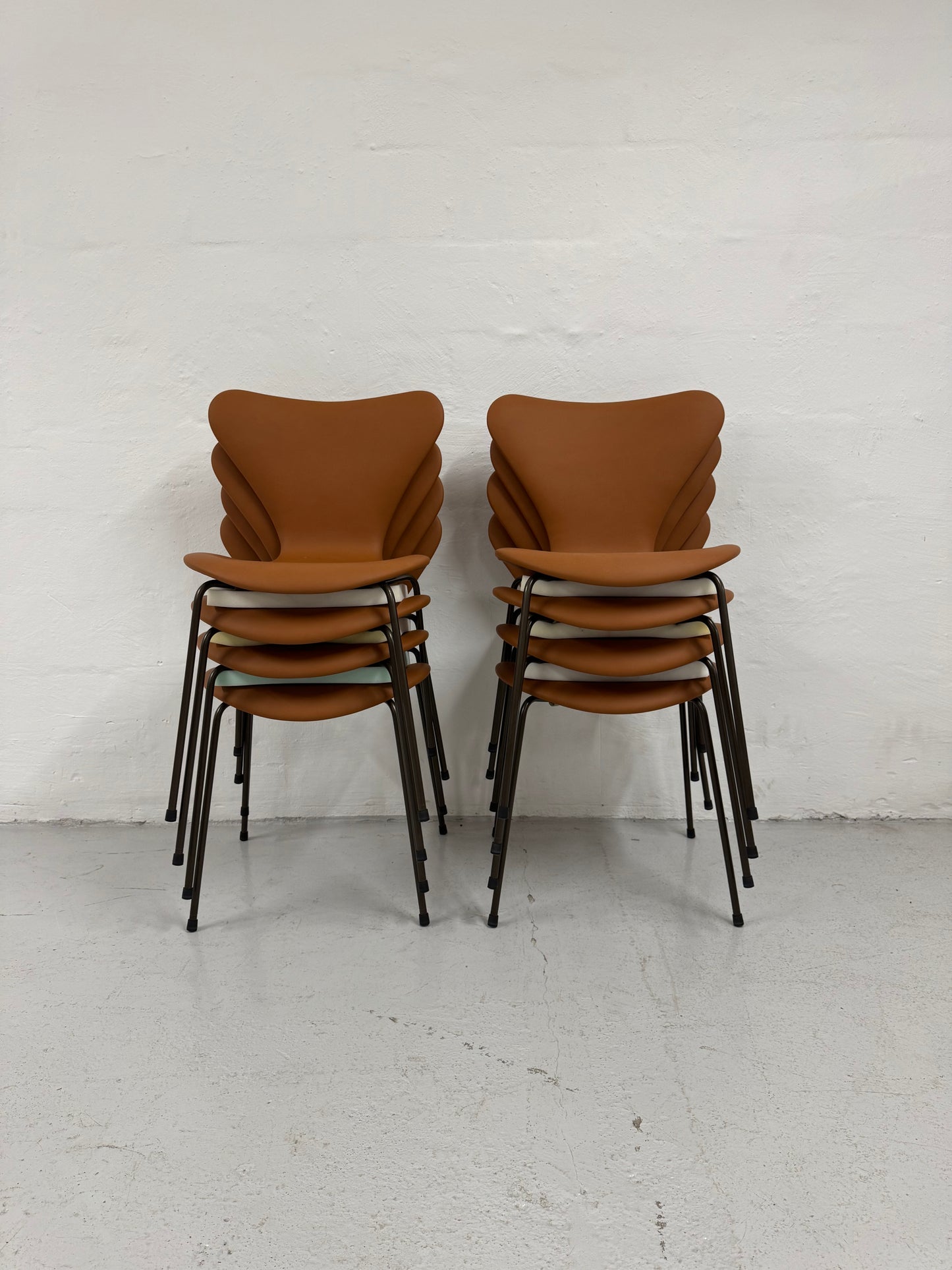 Nypolstret Arne Jacobsen ‘Syveren/3107’ Fritz Hansen.