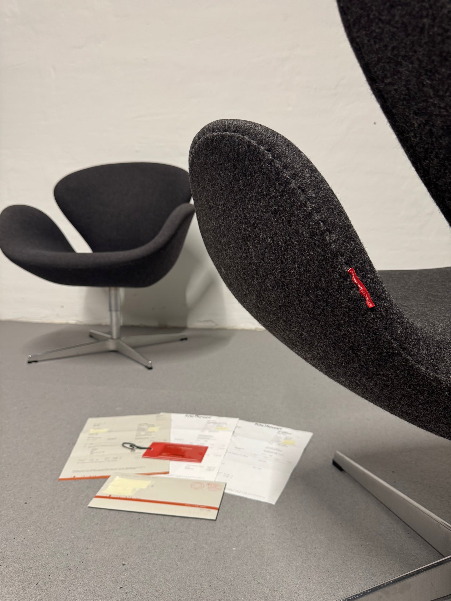 Arne Jacobsen ‘Svanen’ Fritz Hansen, model: 3320, original polstring.