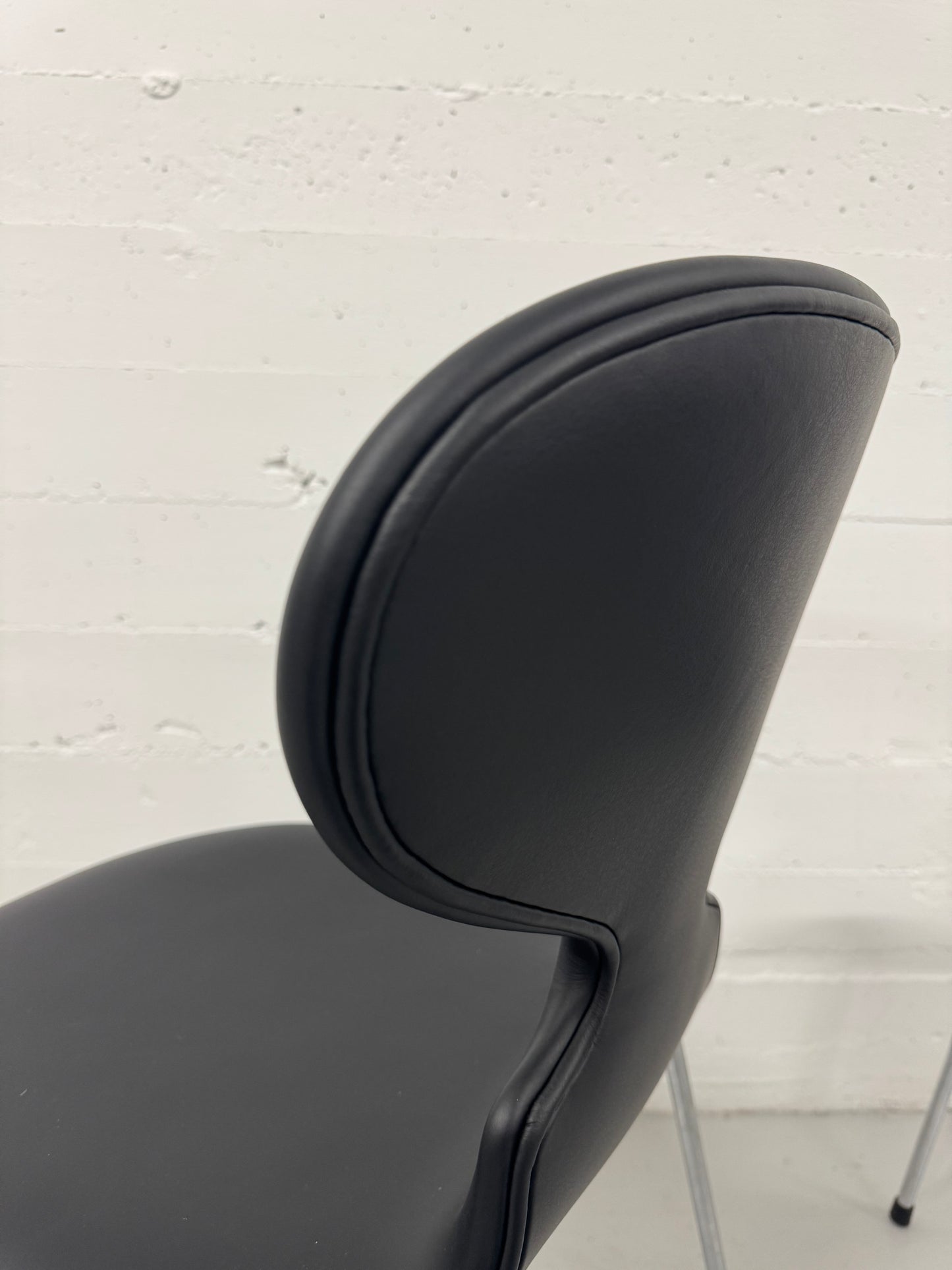 Nypolstret Arne Jacobsen ‘Myren/3101’ Fritz Hansen.