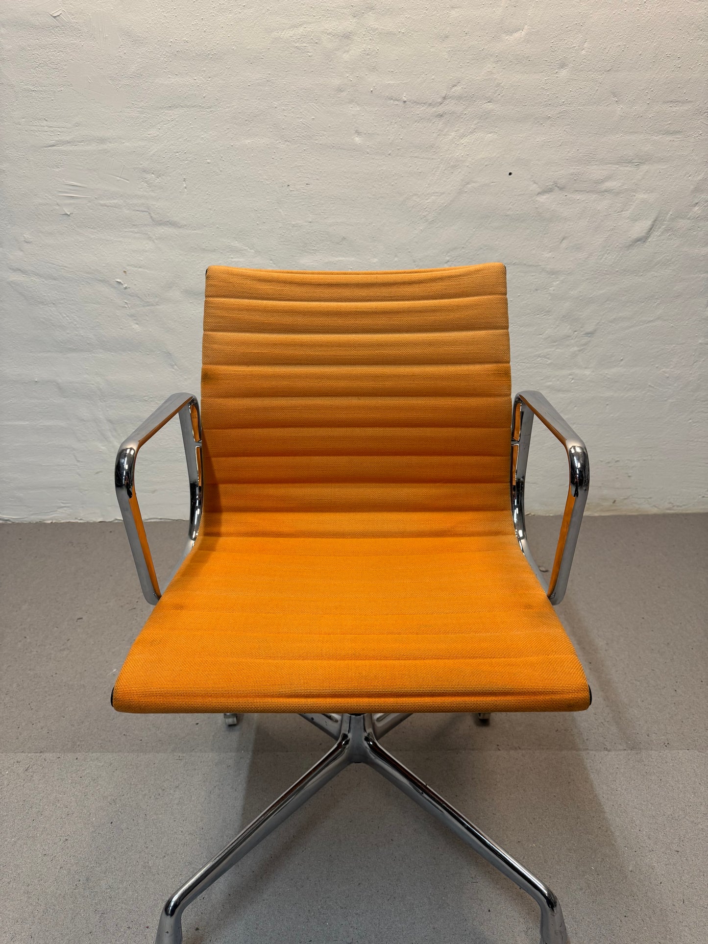 Charles Eames ‘EA117’ kontorstol, Vitra.