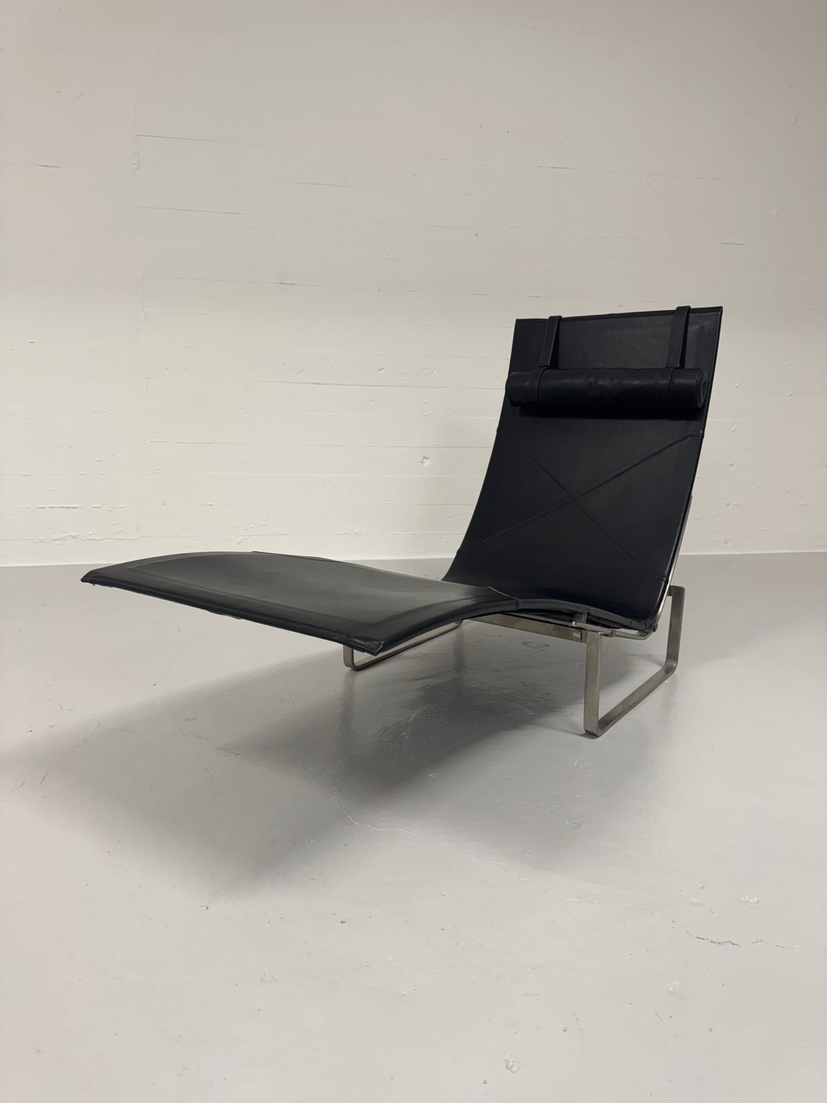 Poul Kjærholm ‘PK24’ Fritz Hansen.