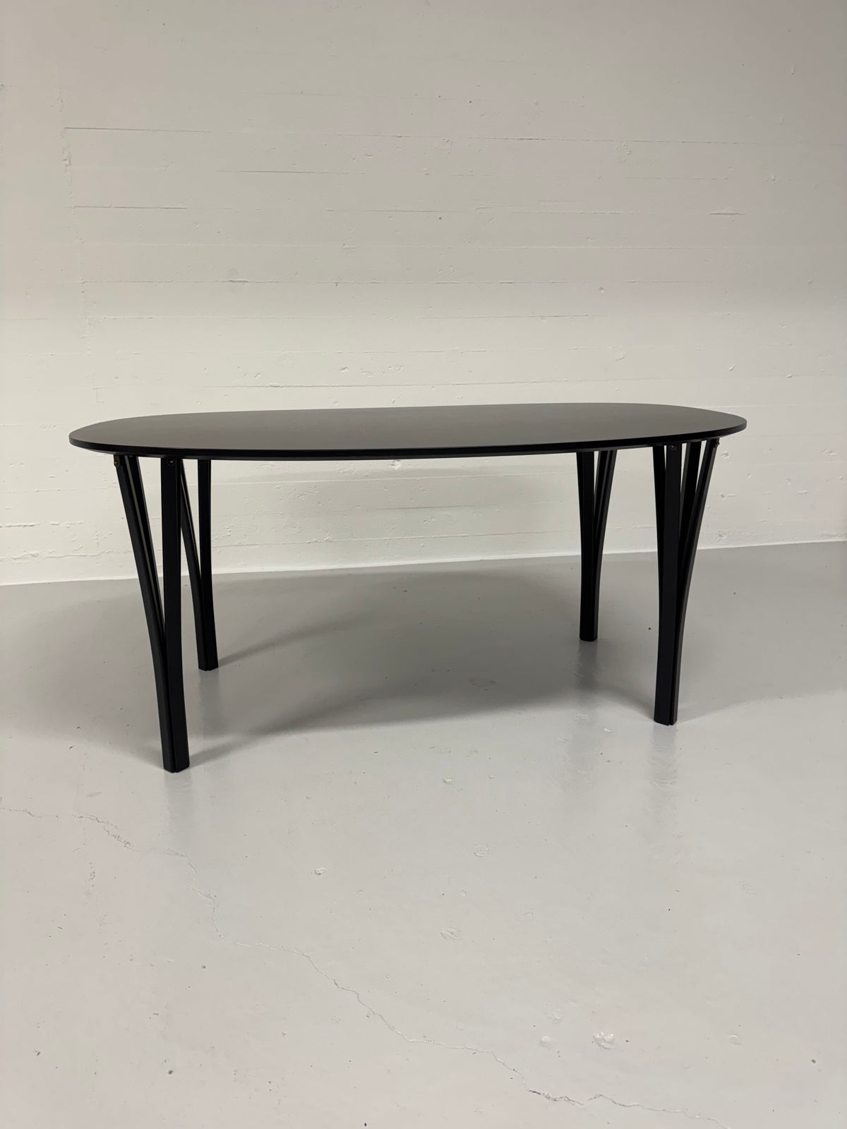 Piet Hein ‘Superellipse’ Fritz Hansen.
