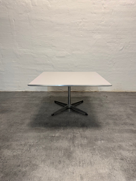 Arne Jacobsen Sofabord, Fritz Hansen.