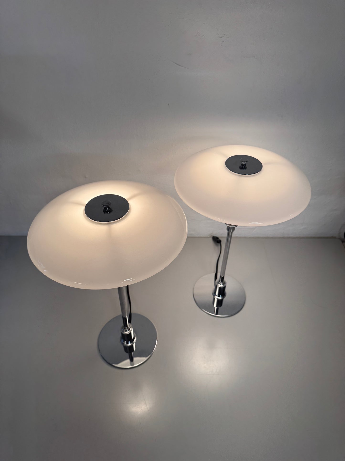 Poul Henningsen, “PH 3/2” Louis Poulsen.