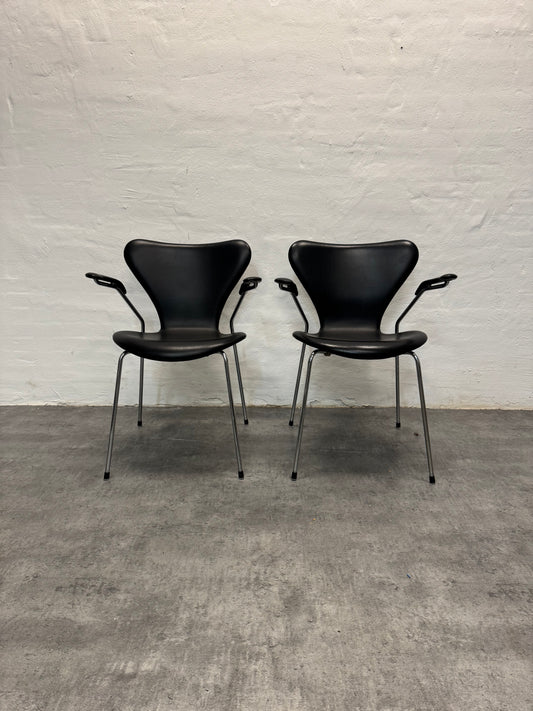 Arne Jacobsen ‘3207’ Fritz Hansen.