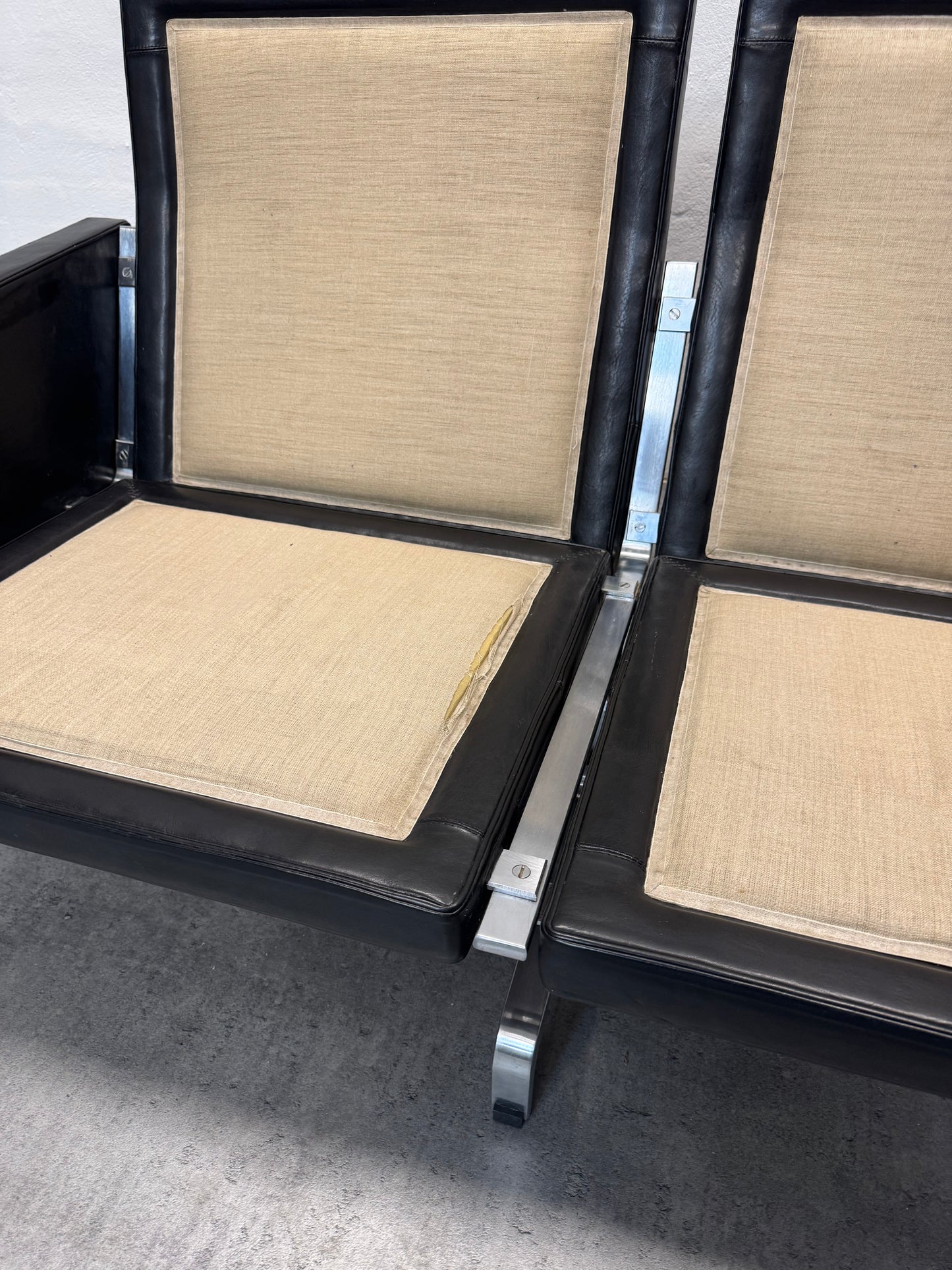 EKC, Poul Kjærholm ‘PK31’ 2-pers. sofa, sort læder.