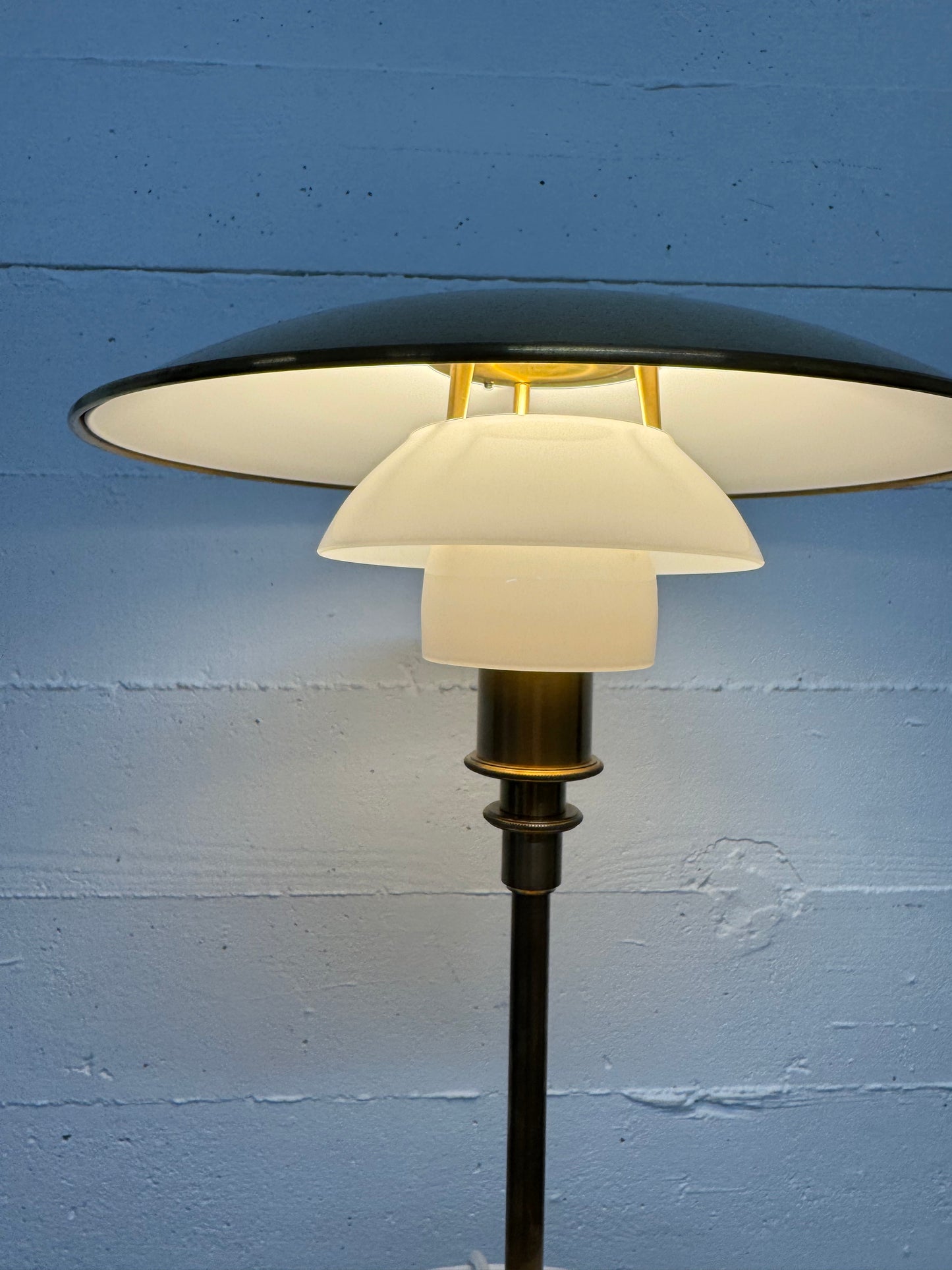 Poul Henningsen, “PH 3/2” Louis Poulsen.