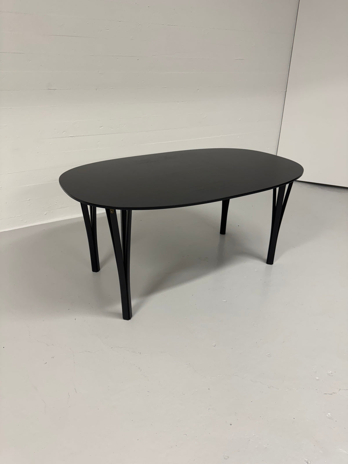 Piet Hein ‘Superellipse’ Fritz Hansen.