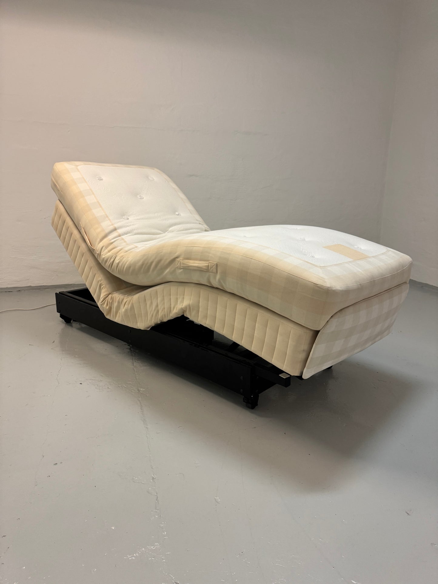 Hästens ‘Citation’ Adjustable elevationsseng – 90x210 cm