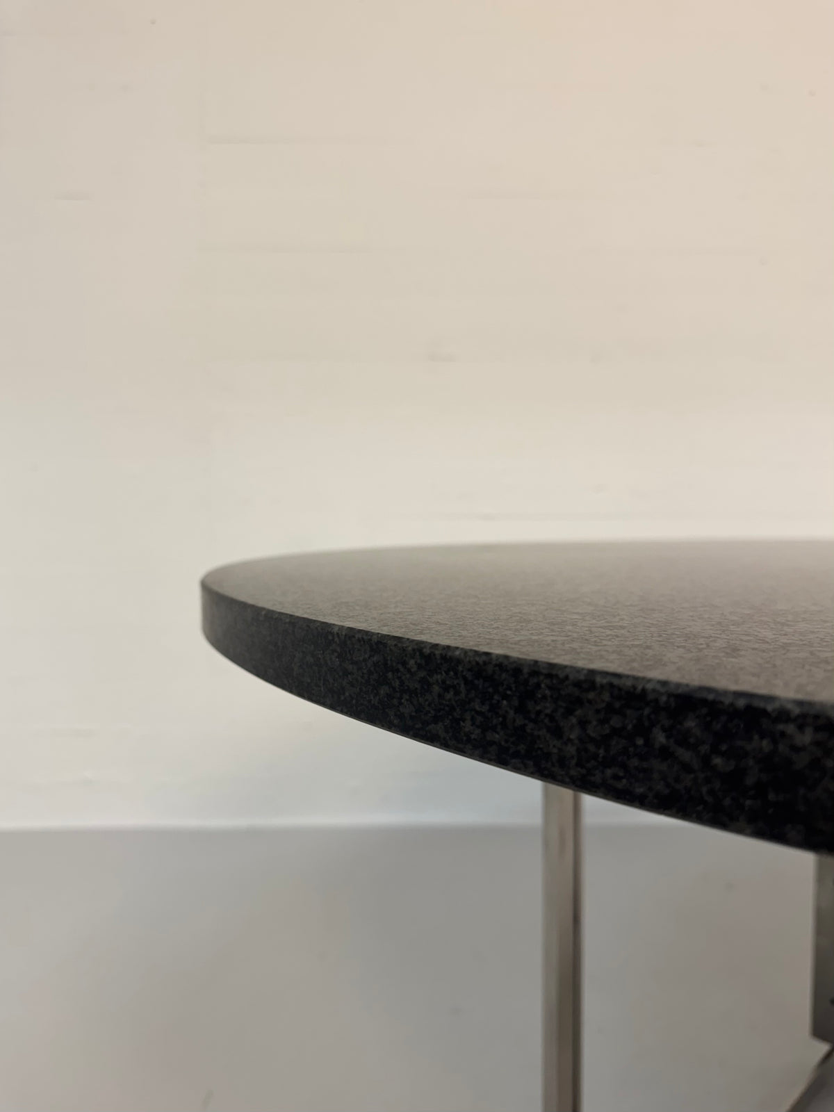 Poul Kjærholm ‘PK-54’ Fritz Hansen.