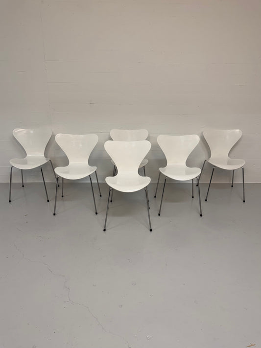 Arne Jacobsen ‘3107’ Fritz Hansen.