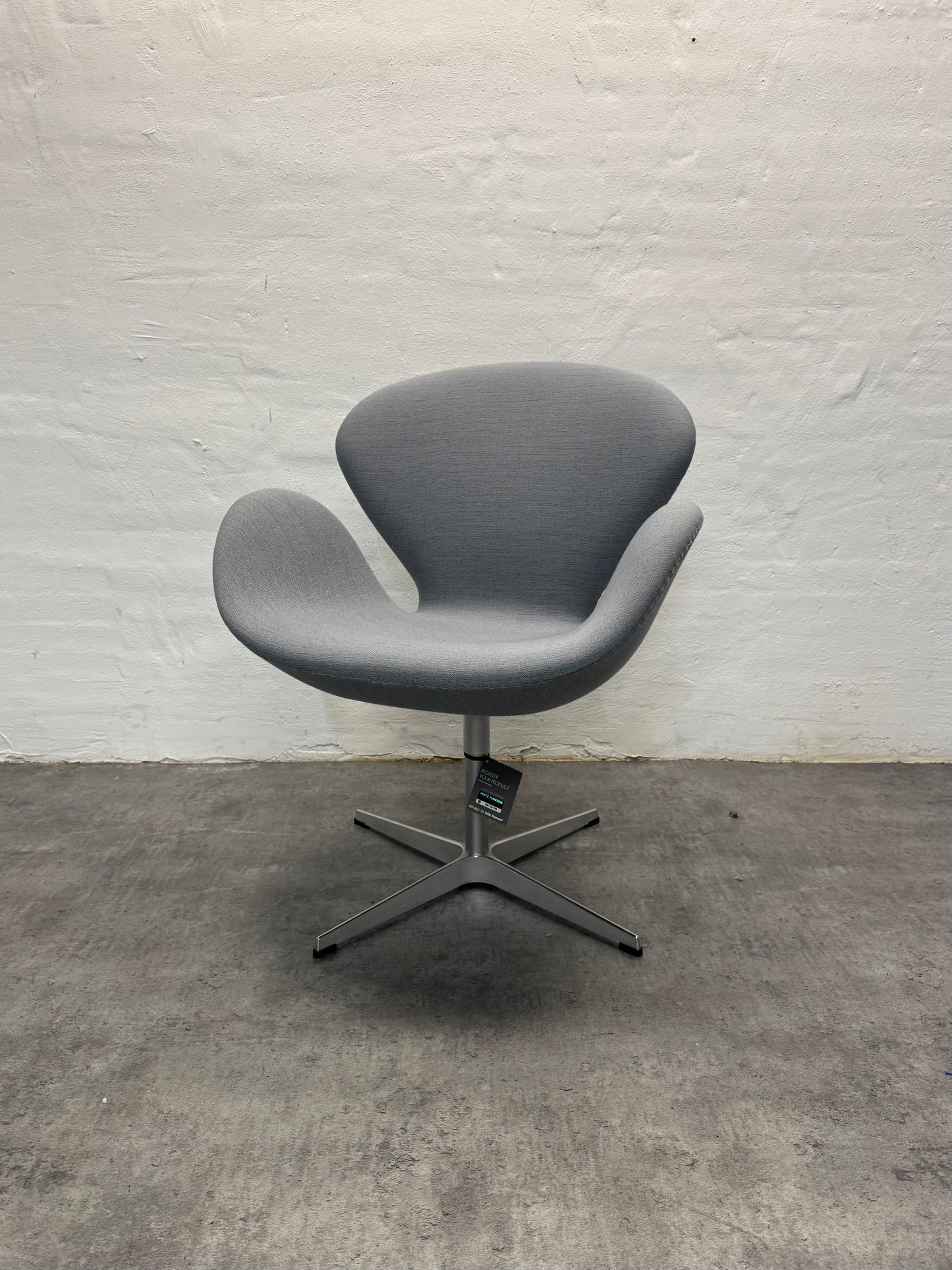 Som ny, Arne Jacobsen ‘Svanen’ Fritz Hansen, model: 3320, original polstring.
