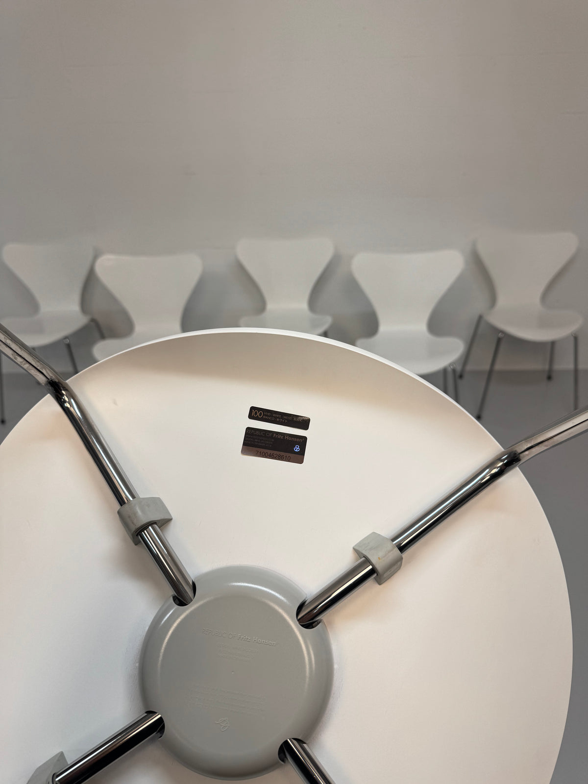 Arne Jacobsen ‘3107’ Fritz Hansen.