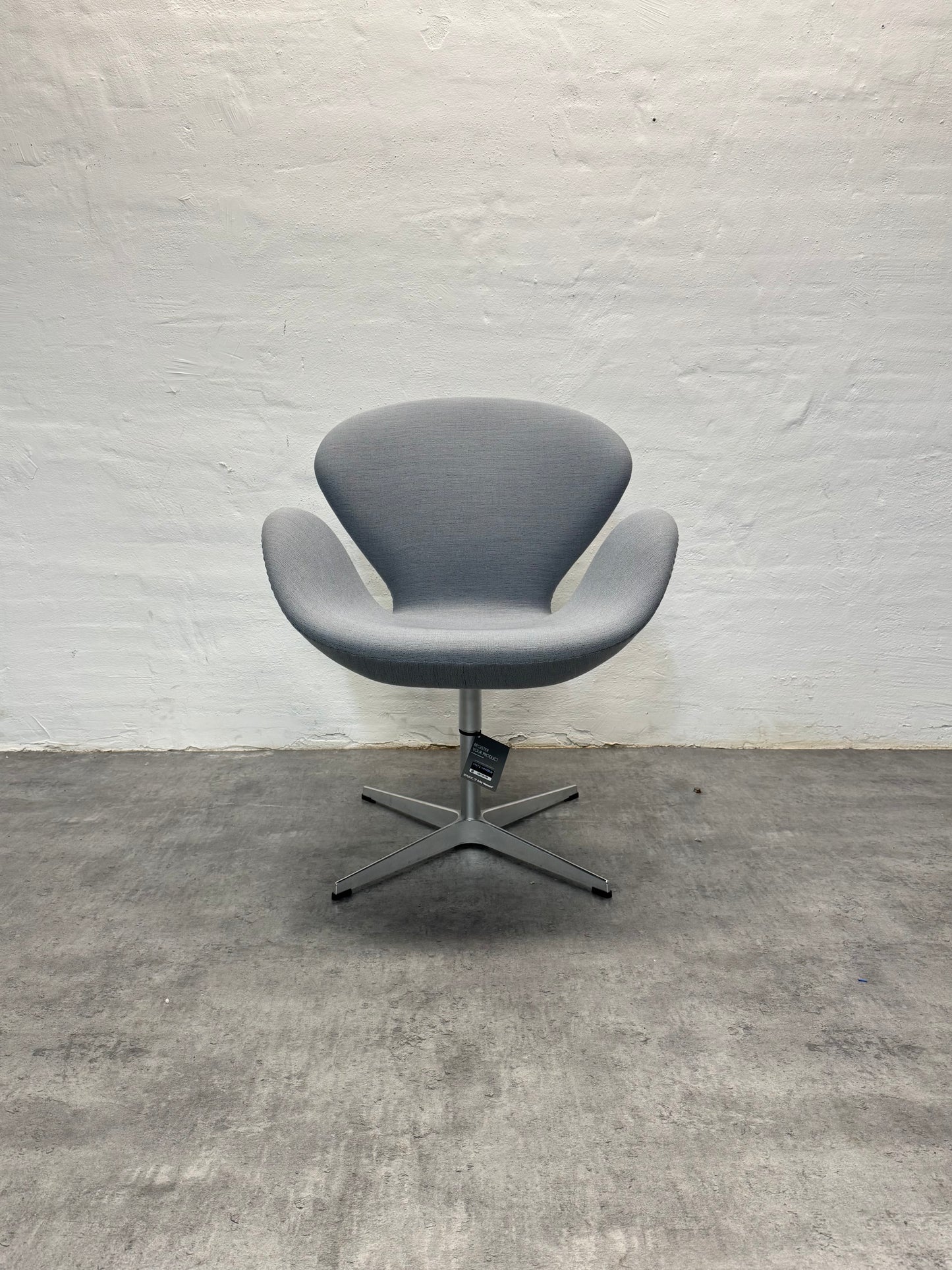 Som ny, Arne Jacobsen ‘Svanen’ Fritz Hansen, model: 3320, original polstring.