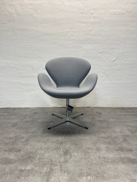 Som ny, Arne Jacobsen ‘Svanen’ Fritz Hansen, model: 3320, original polstring.