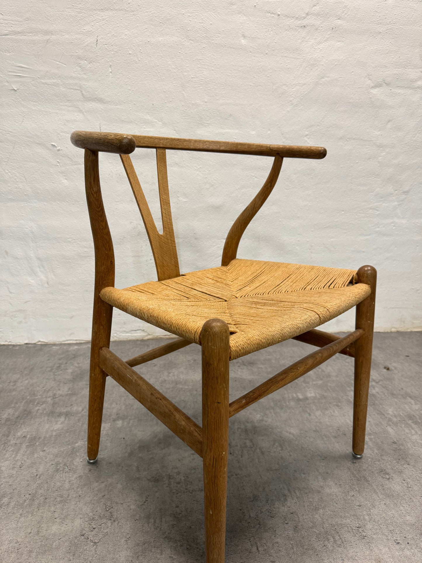 Hans J. Wegner ‘CH-24’ Carl Hansen & Søn.