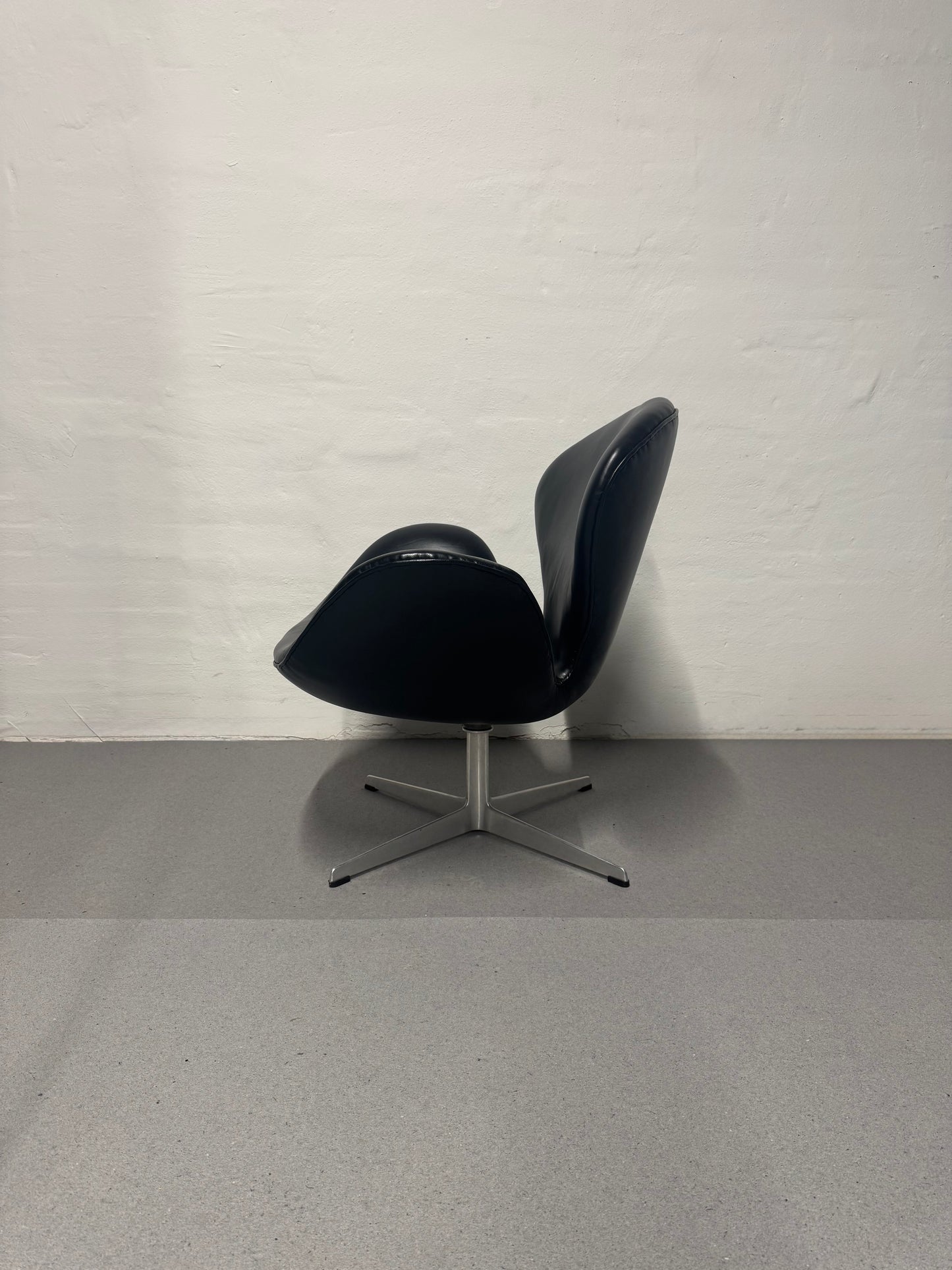 Arne Jacobsen ‘Svanen’ Fritz Hansen, model: 3320.