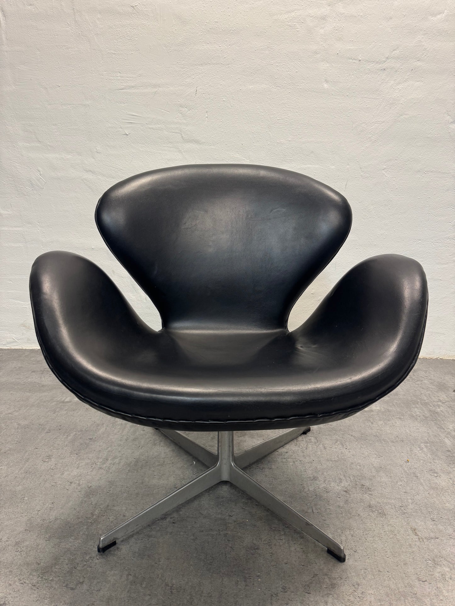 Arne Jacobsen ‘Svanen’ Fritz Hansen.