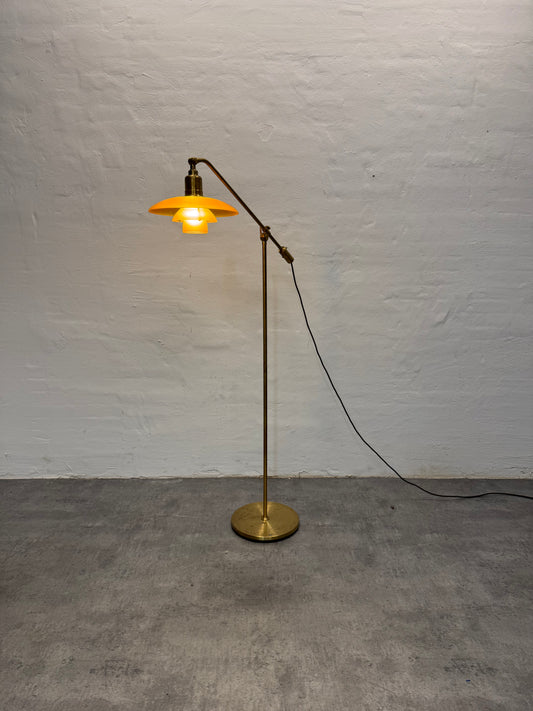 Poul Henningsen “Vandpumpen” Limited Edition i messing med ravfarvet glas.