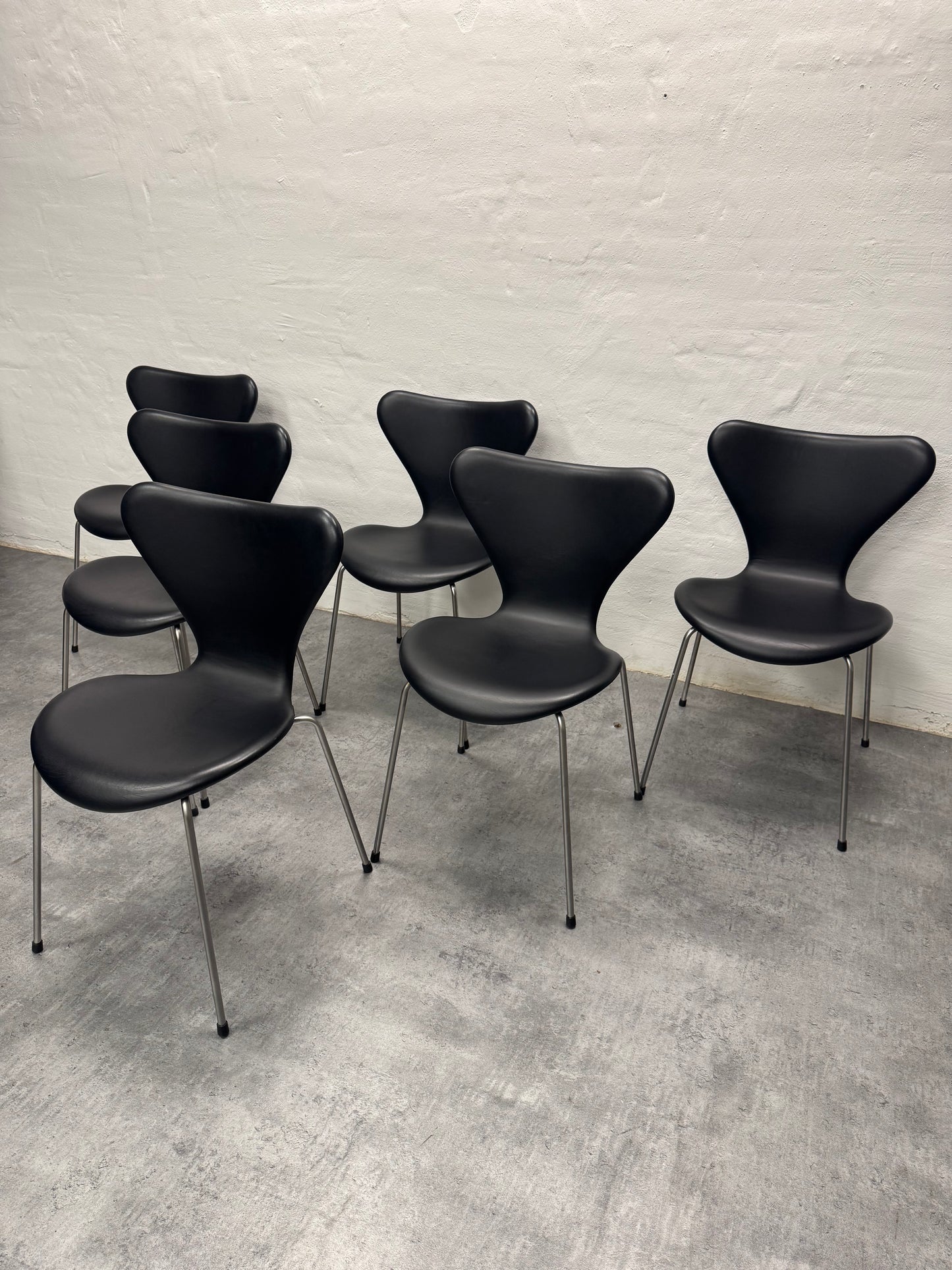Brown Label, Arne Jacobsen ‘Syveren/3107’ Fritz Hansen.