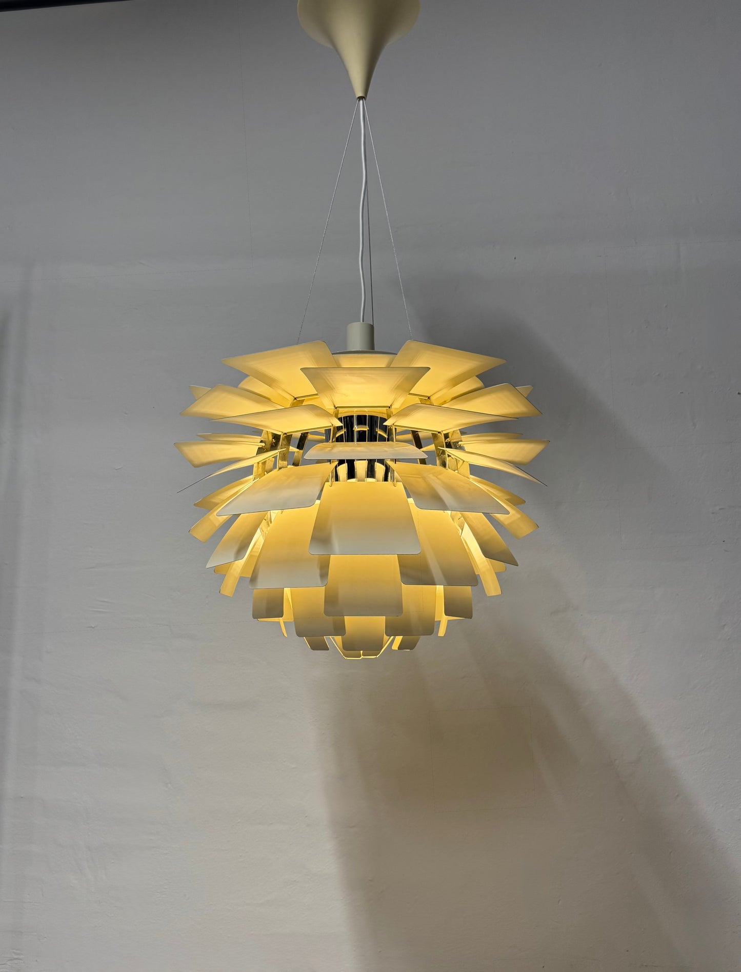 Poul Henningsen “Koglen” Ø60 cm, hvid.