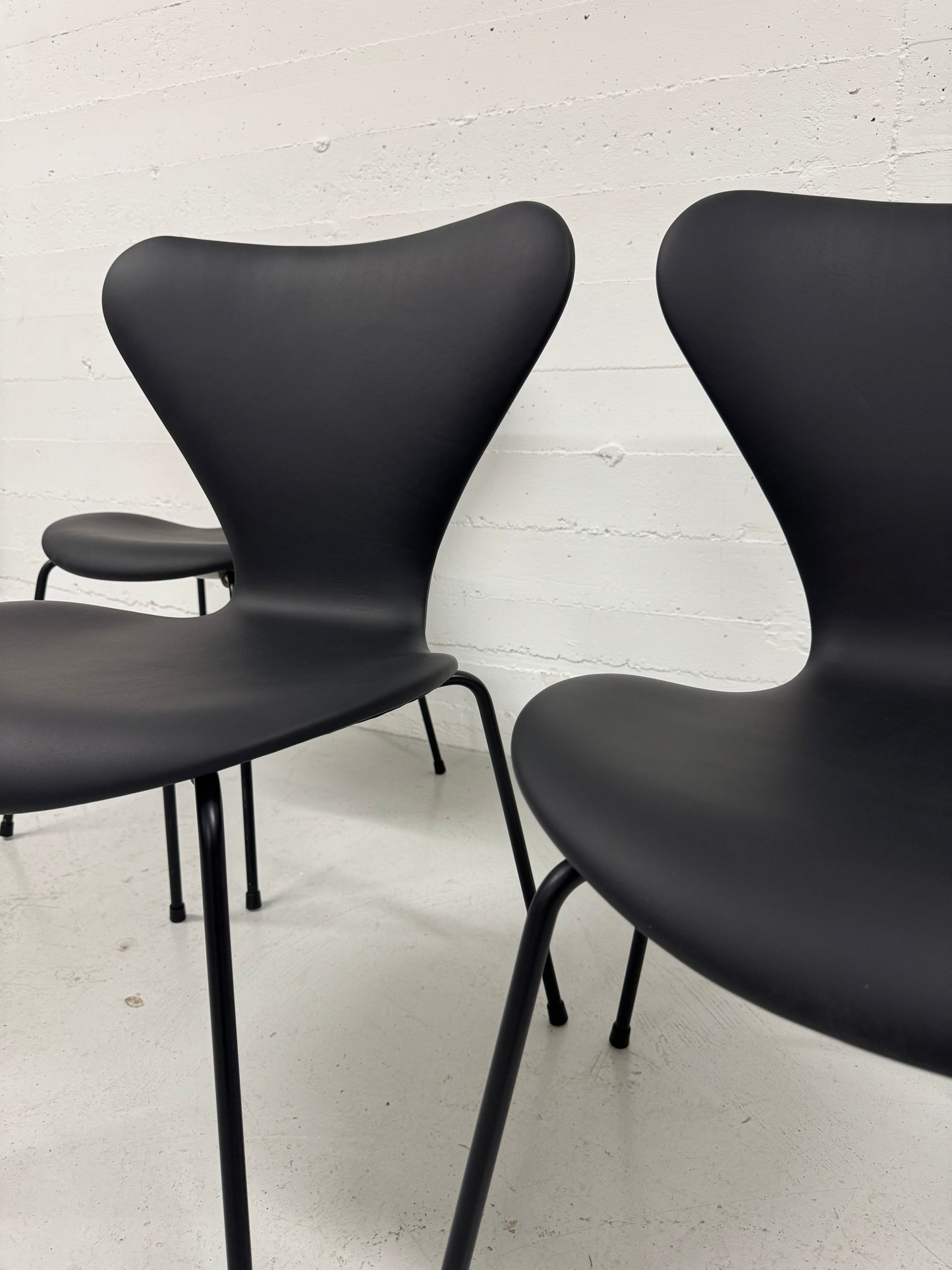 Nypolstret Arne Jacobsen ‘Syveren/3107’ Fritz Hansen.