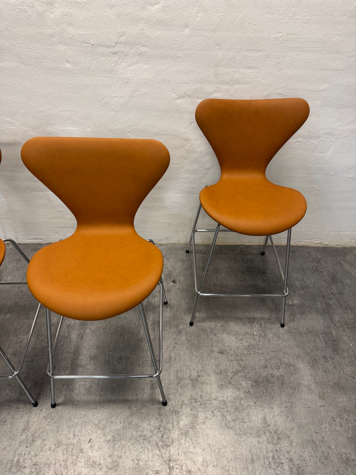 Nypolstret Arne Jacobsen barstole “Syveren / 3197” Fritz Hansen