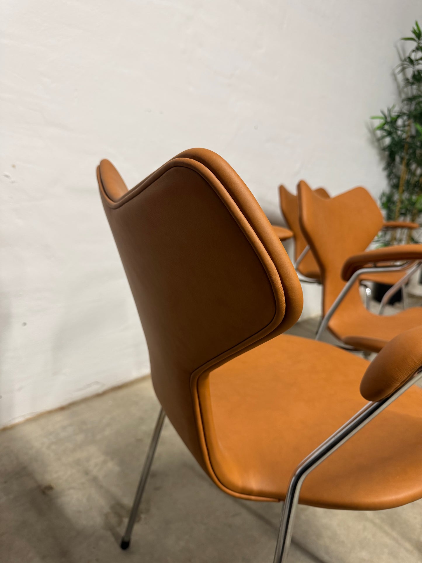 Nypolstret Arne Jacobsen ‘Grand Prix’ Fritz Hansen.