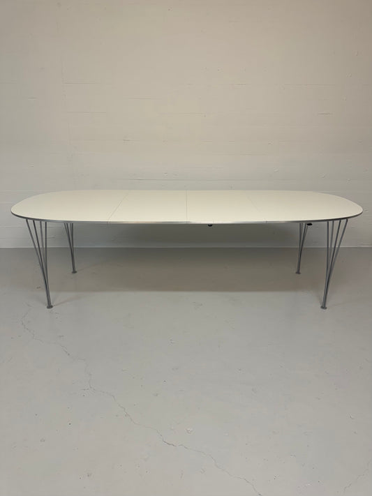 Piet Hein ‘Superellipse’ Fritz Hansen.