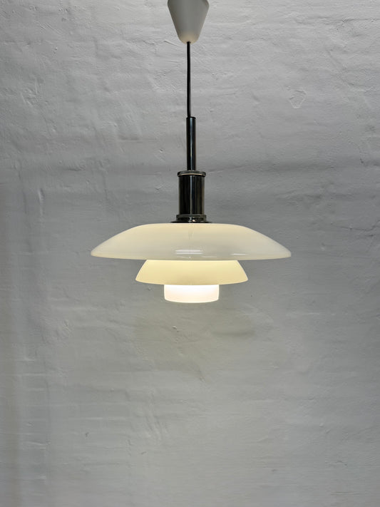 Poul Henningsen, “PH 4½-4” Louis Poulsen.