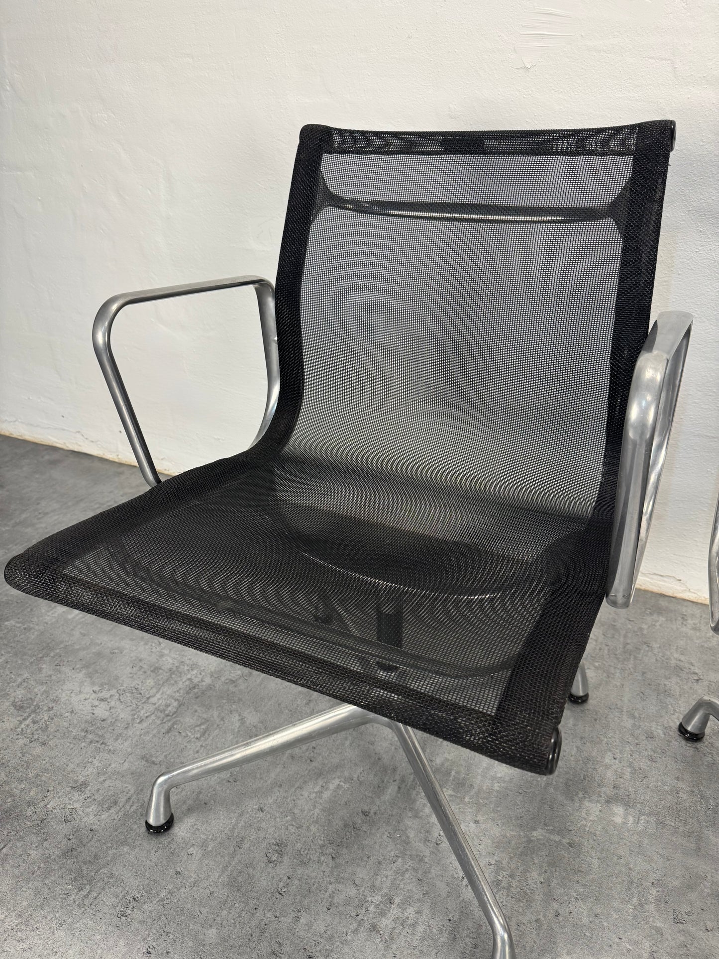 Charles Eames ‘EA107’ kontorstol, Vitra.