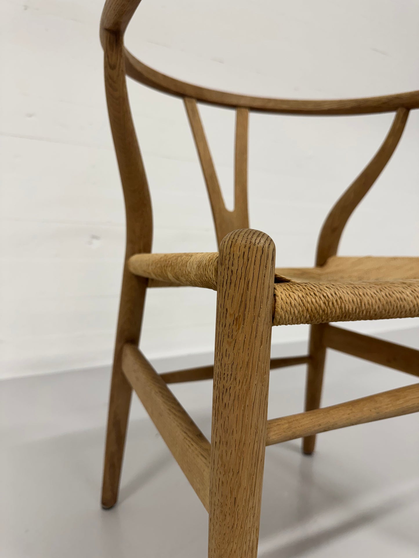 Hans J. Wegner ‘CH-24’ Carl Hansen & Søn.