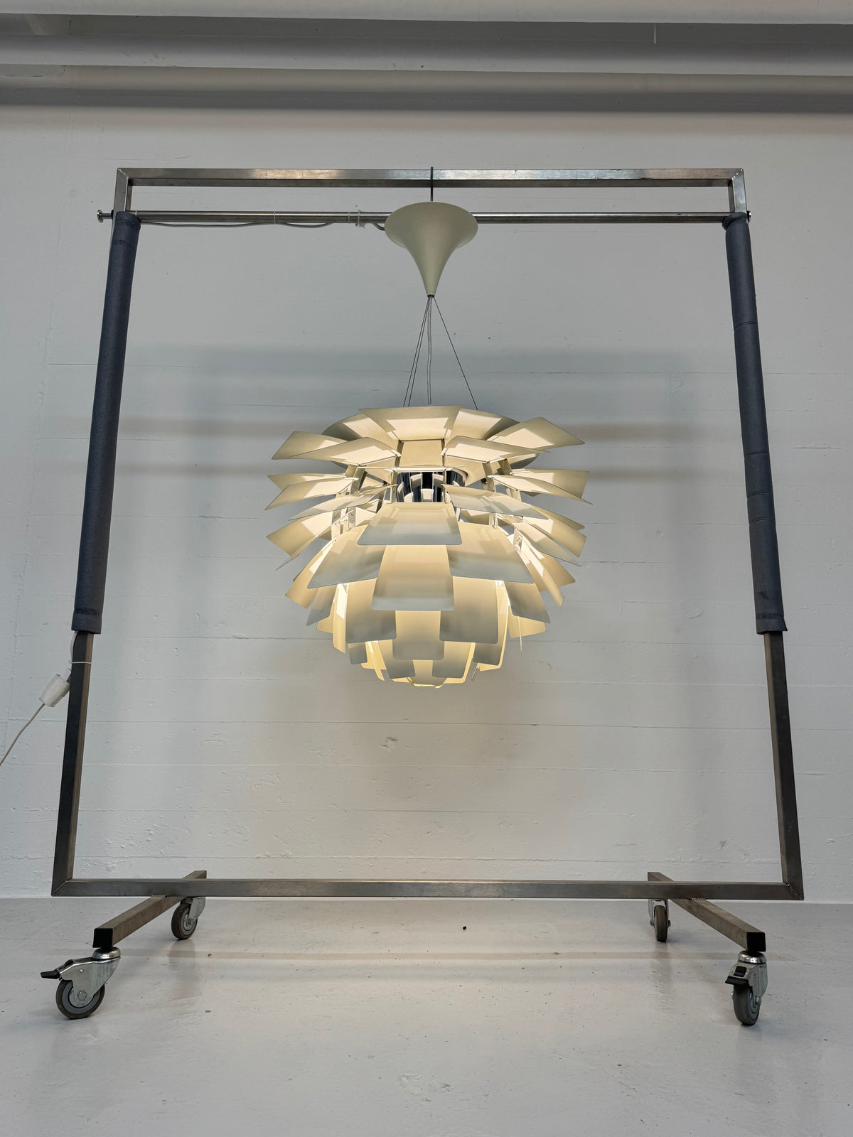 Ø72cm, Poul Henningsen ‘Koglen’ Louis Poulsen.