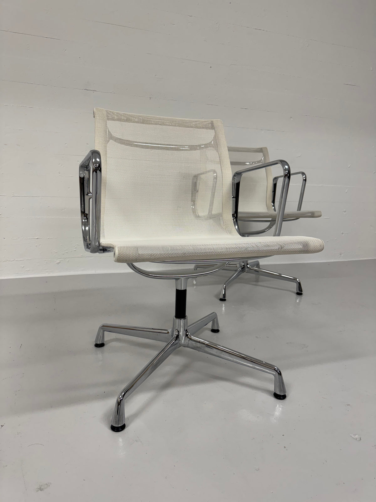 Charles Eames ‘EA-108’ Vitra.
