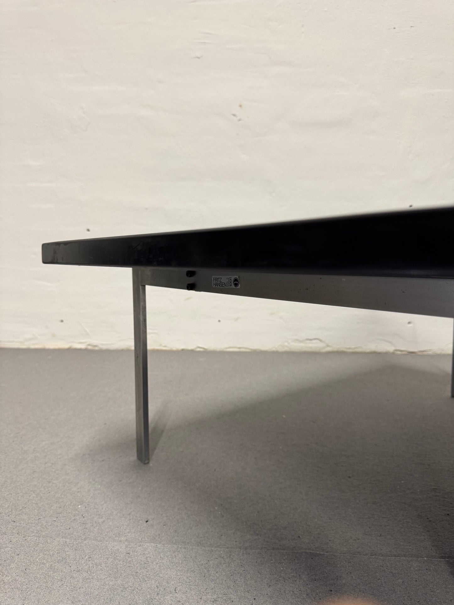 Poul Kjærholm ‘PK-61’ Fritz Hansen.