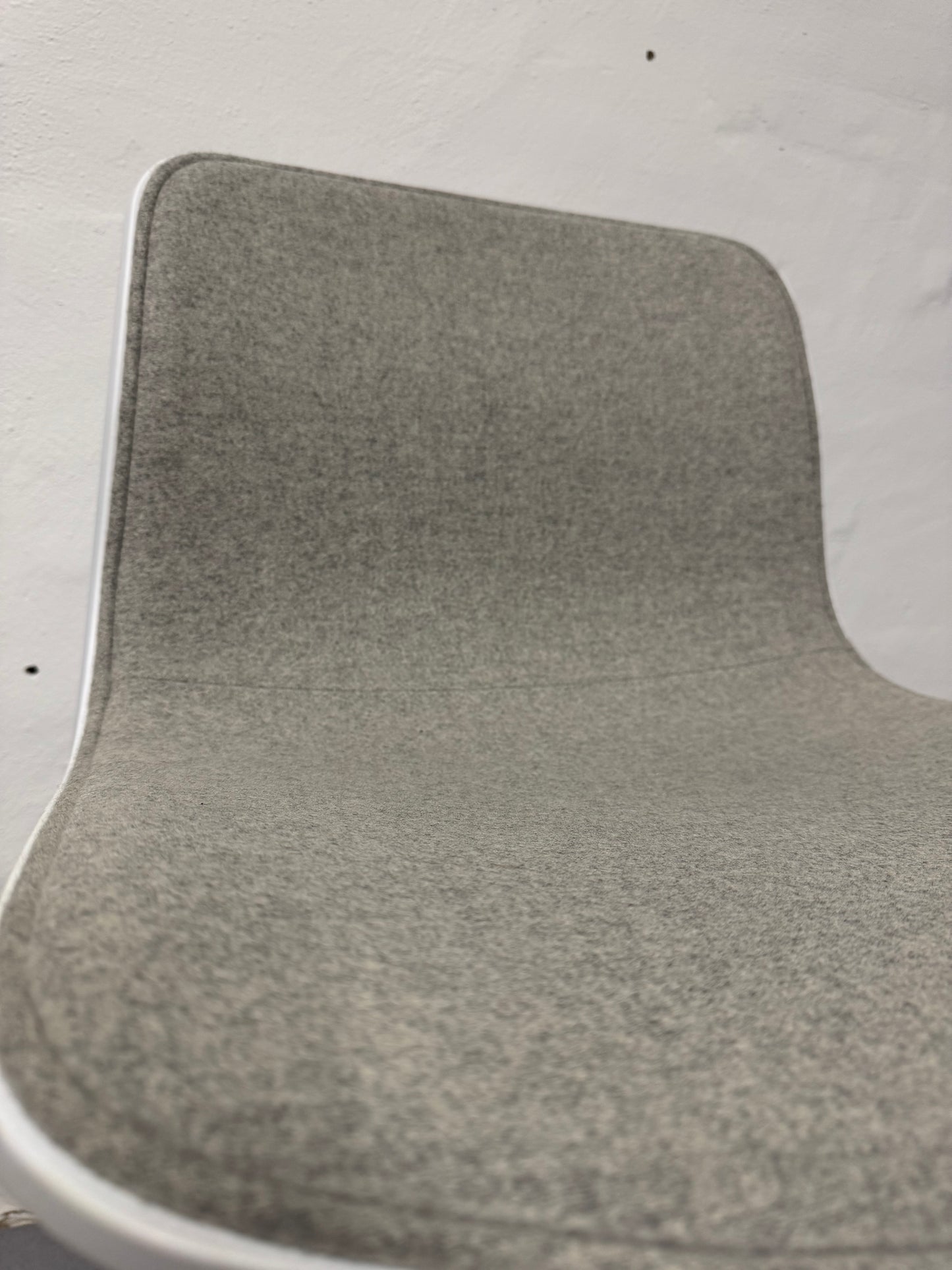 HAY ‘AAC10’ stole, Hee Welling.