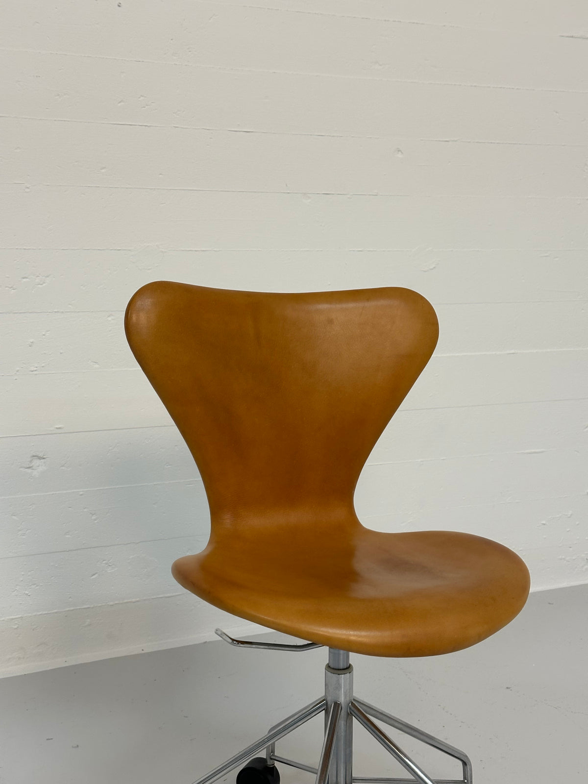 Arne Jacobsen ‘3117’ Fritz Hansen.