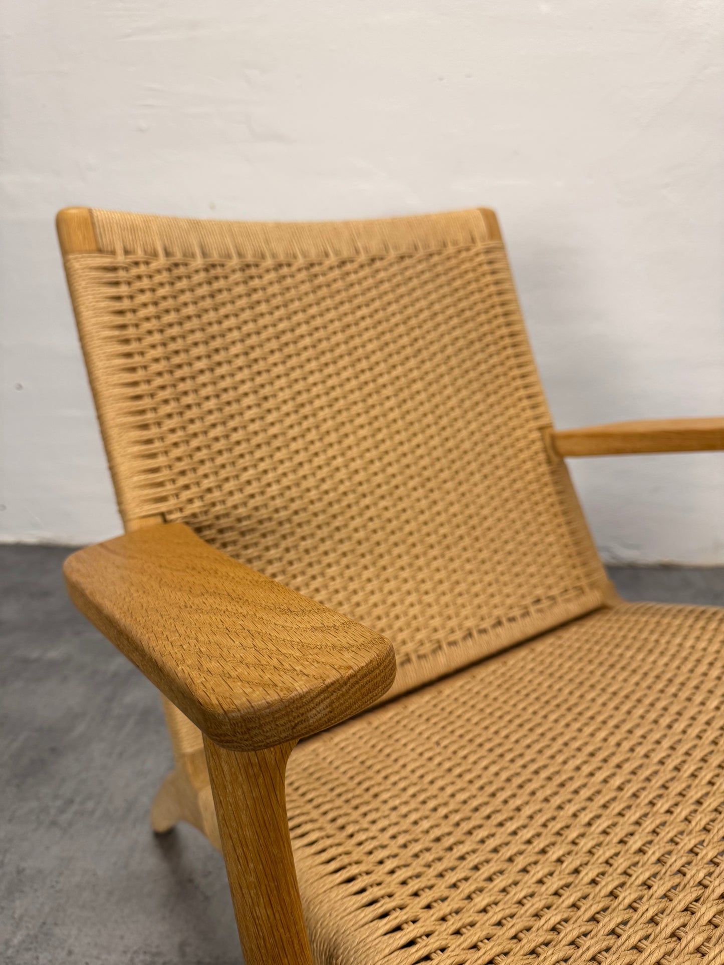Hans J. Wegner ‘CH25’ egetræ.
