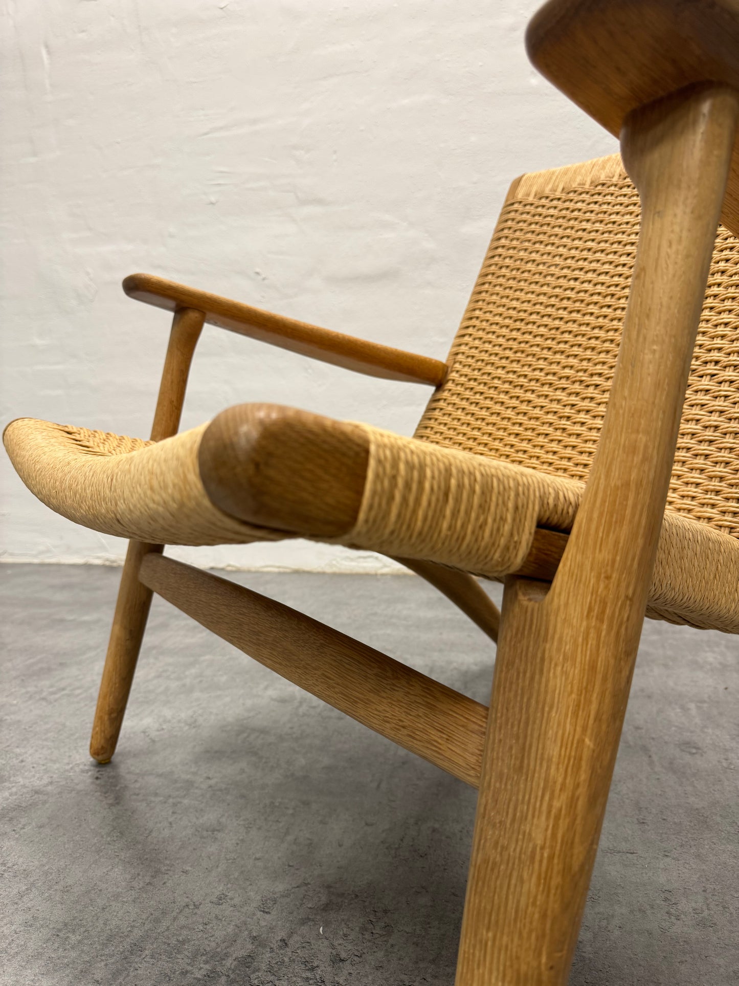 Hans J. Wegner ‘CH25’ egetræ.