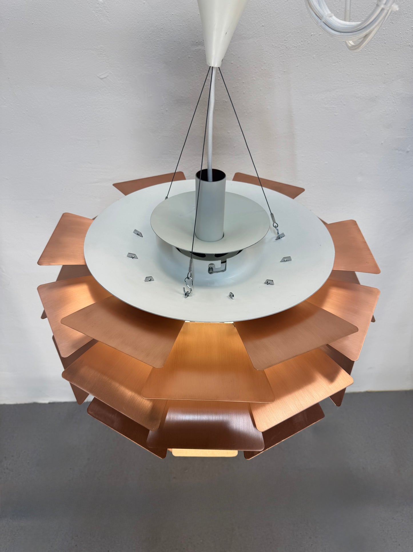 Nyrenoveret Poul Henningsen “Koglen” Ø60 cm.