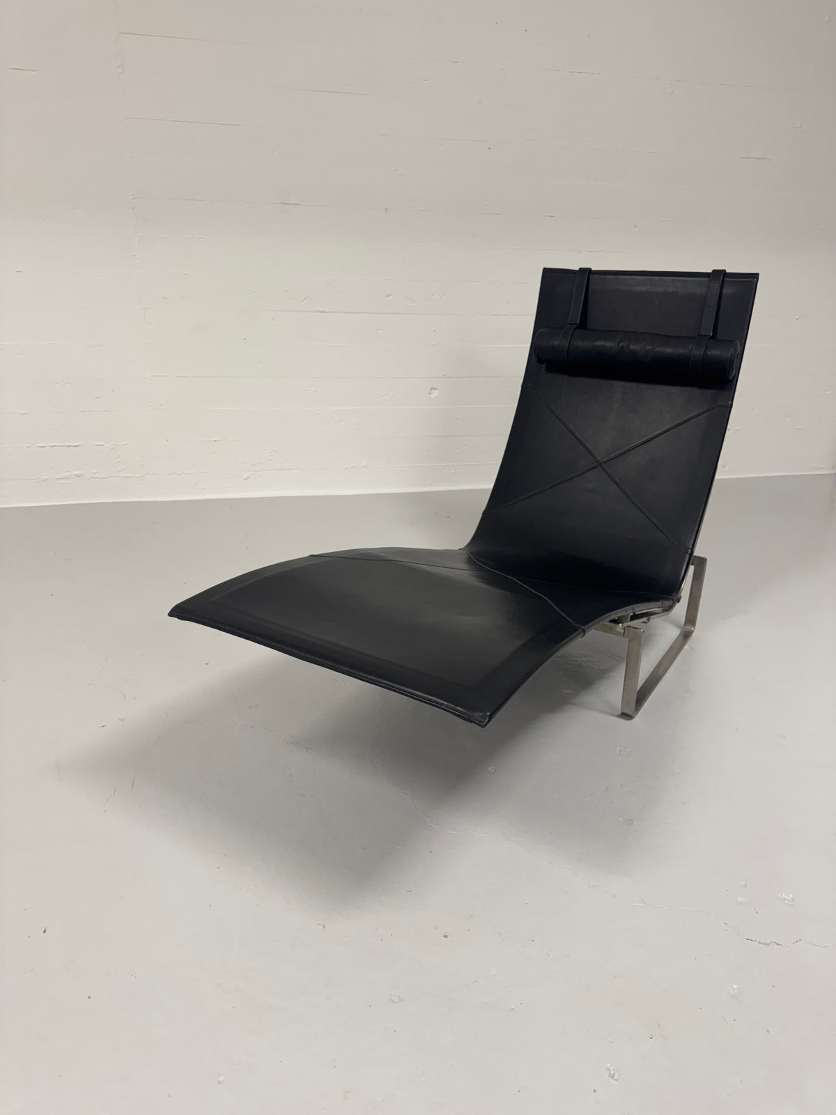 Poul Kjærholm ‘PK24’ Fritz Hansen.