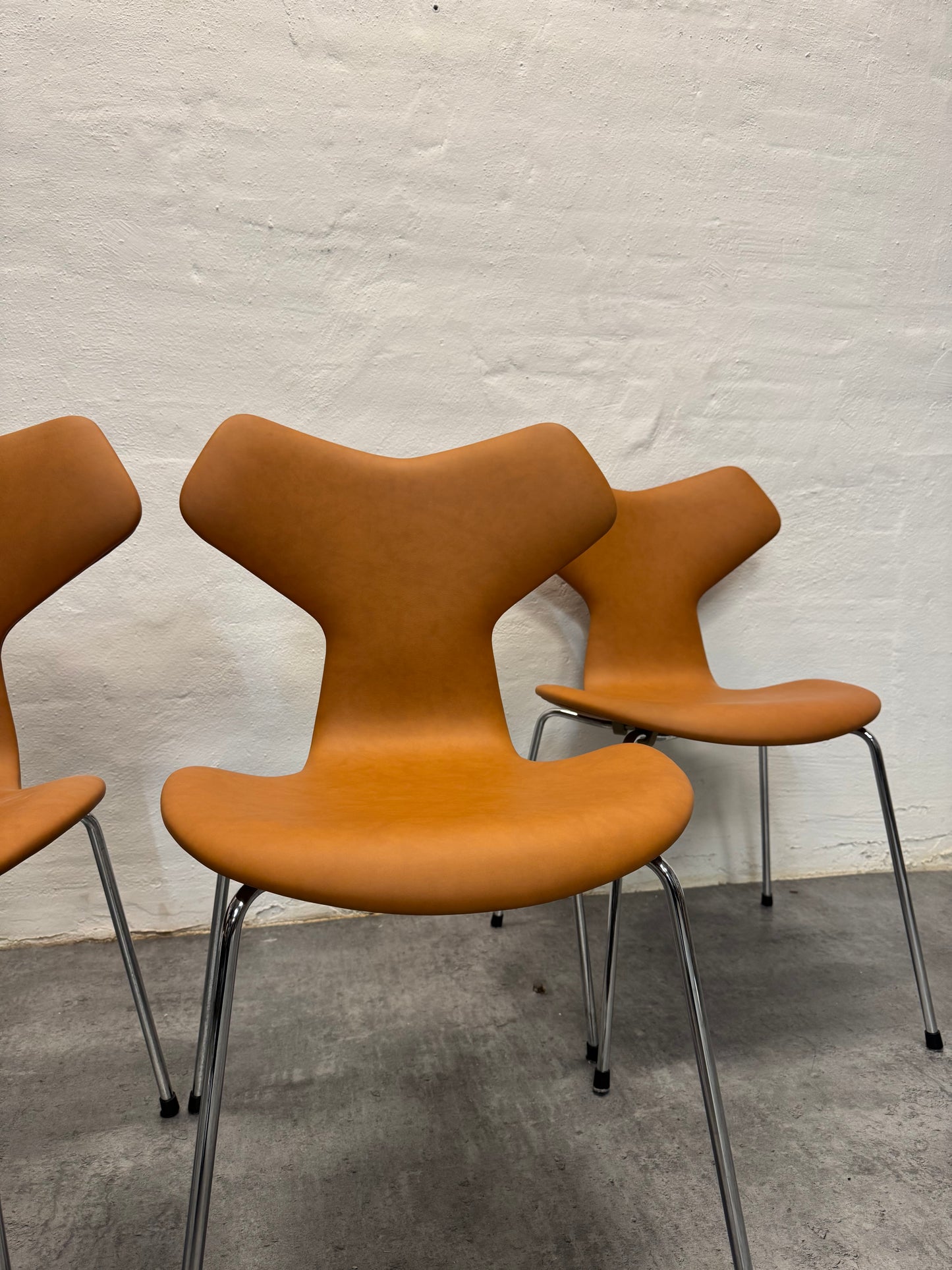Nypolstret Arne Jacobsen ‘3130/Grand Prix’ Fritz Hansen.