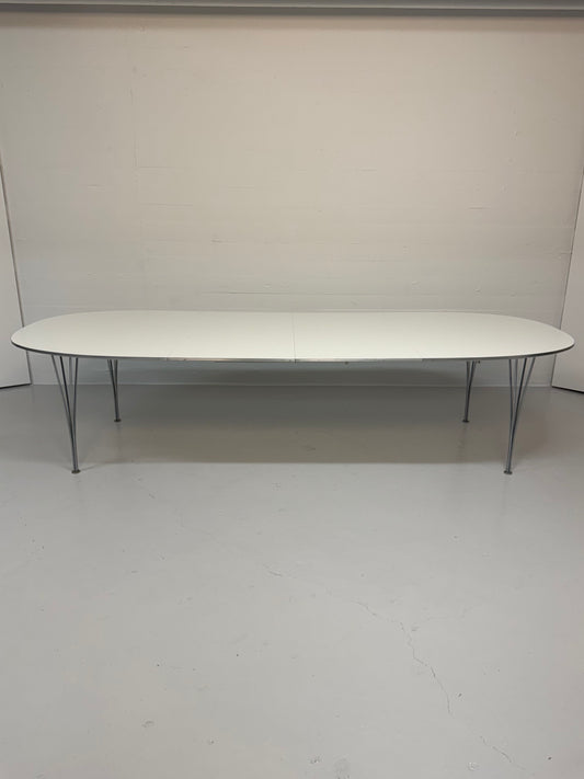 Piet Hein ‘Superellipse’ Fritz Hansen.