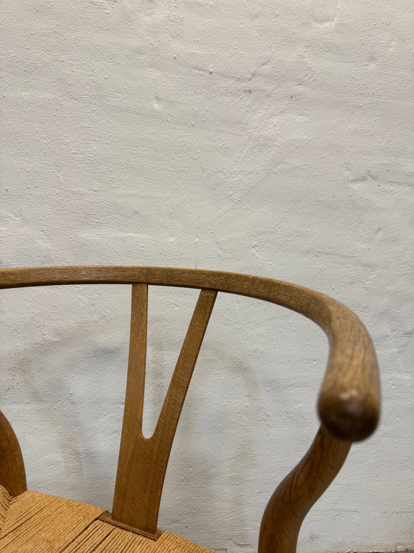 Hans J. Wegner ‘CH-24’ Carl Hansen & Søn.