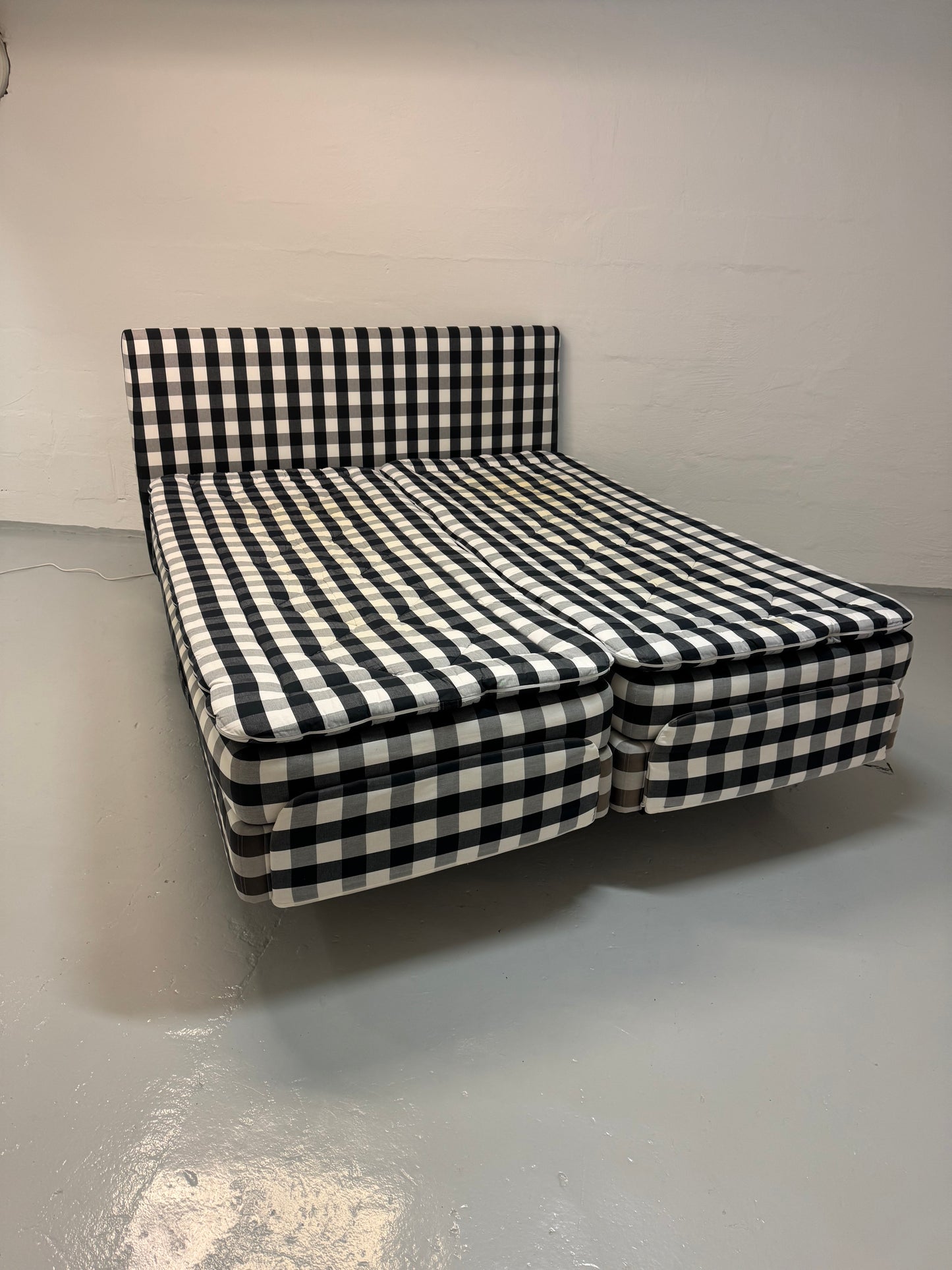 Hästens Adjustable dobbelt elevationsseng m. gavl & massage – 180x210 cm