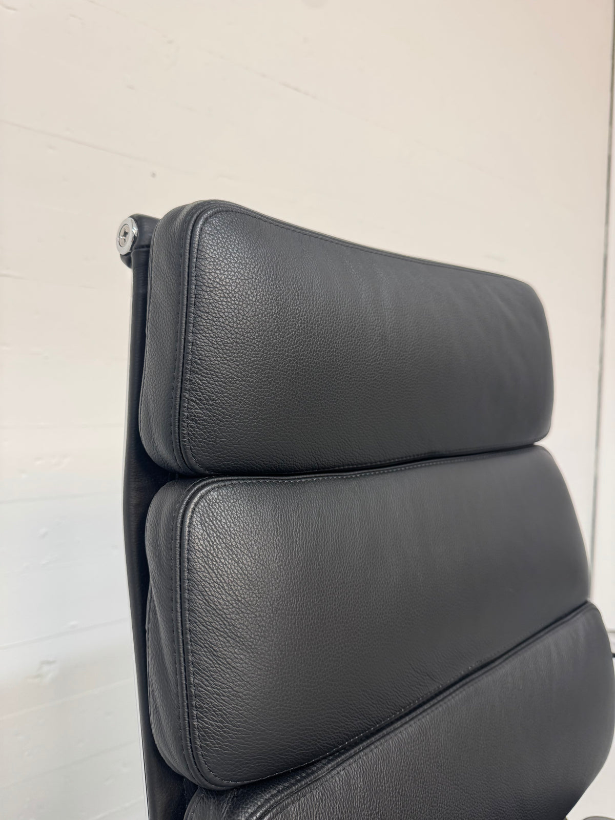 Charles Eames ‘EA-219’ Vitra.
